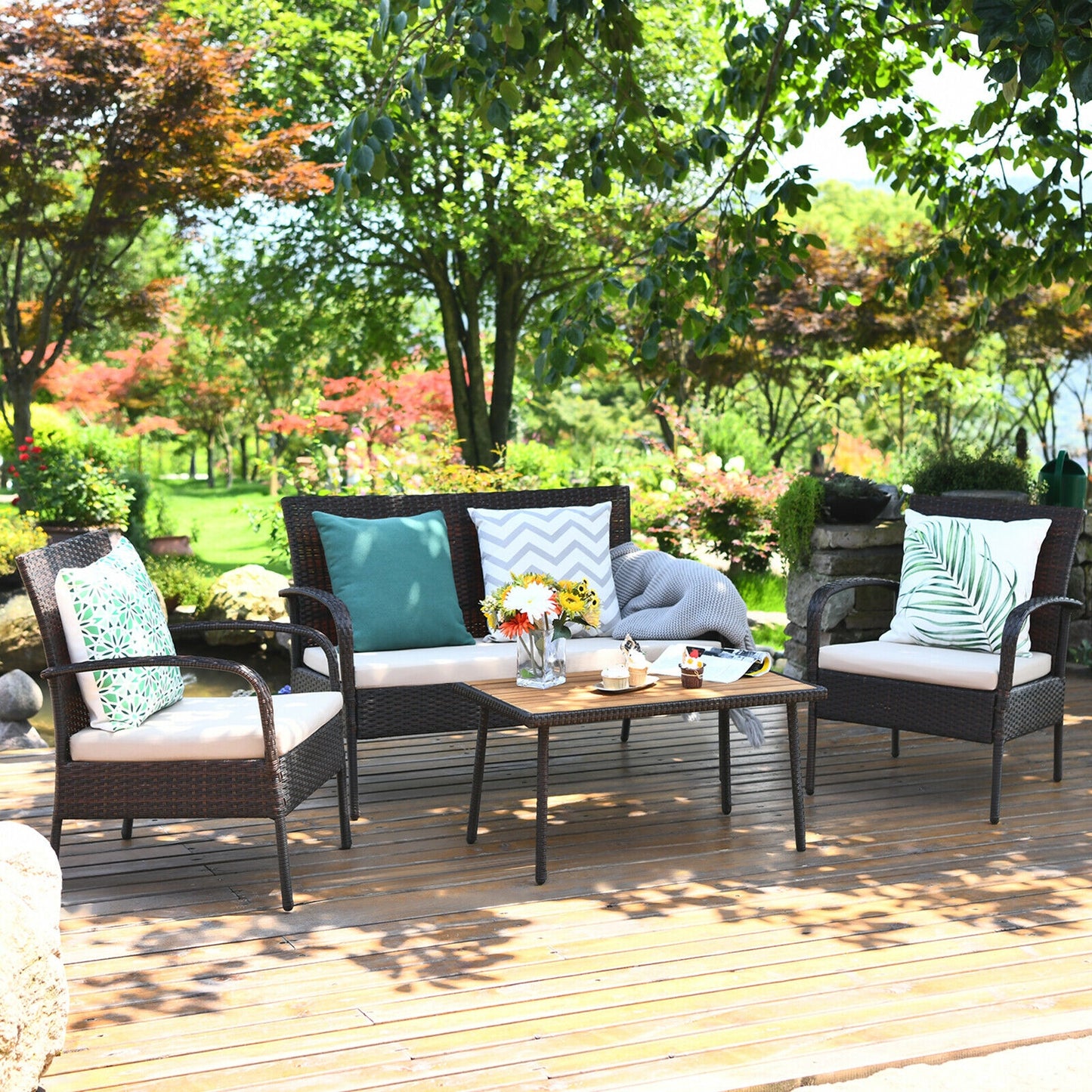 Ensemble de conversation en osier rembourré de 4 pièces avec plateau de table en bois d'acacia