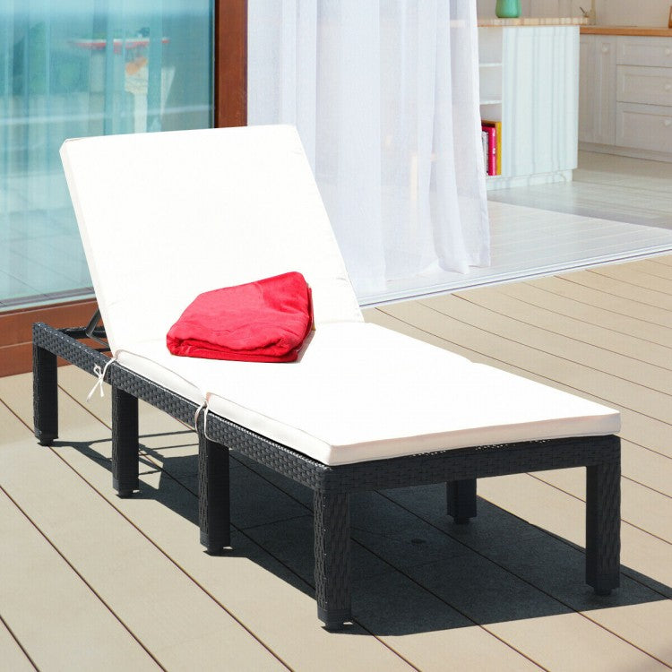 Chaise longue de patio en rotin avec coussins et hauteur réglable