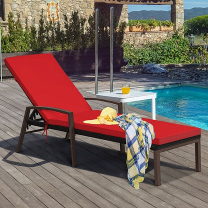 Chaise longue de patio en rotin à dossier réglable avec accoudoirs et coussins amovibles - Rouge