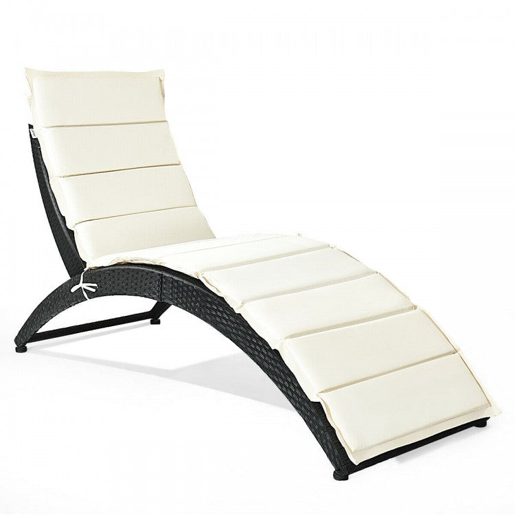 Chaise longue portable pliable en rotin avec coussin