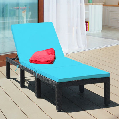 Chaise longue de patio en rotin avec coussins et hauteur réglable